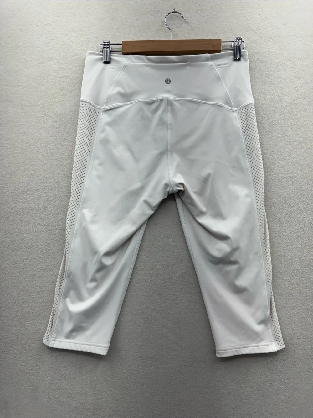 Lululemon Women’s 10 Laser Cut Capri White Rare